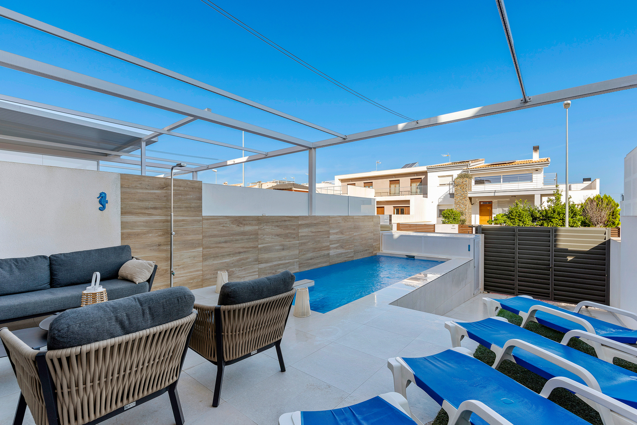 For sale - 4 Bedroom 2 Bathroom Semi Detached in Rojales - Town  - Alicante