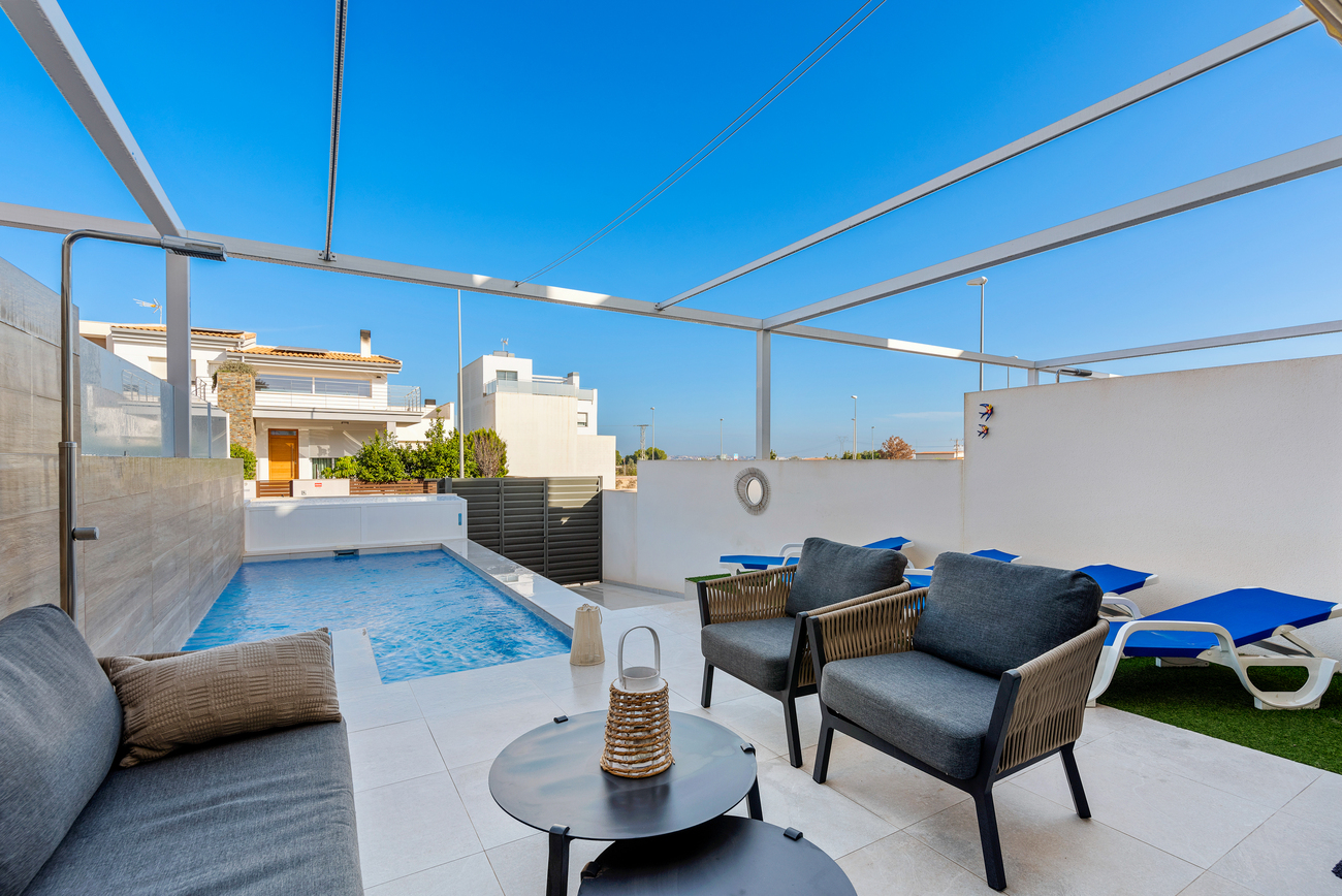 For sale - 4 Bedroom 2 Bathroom Semi Detached in Rojales - Town  - Alicante