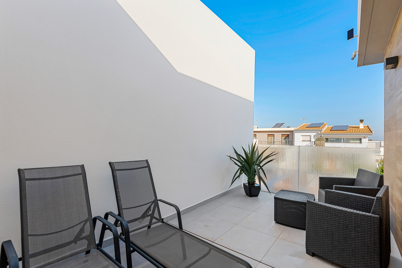 For sale - 4 Bedroom 2 Bathroom Semi Detached in Rojales - Town  - Alicante