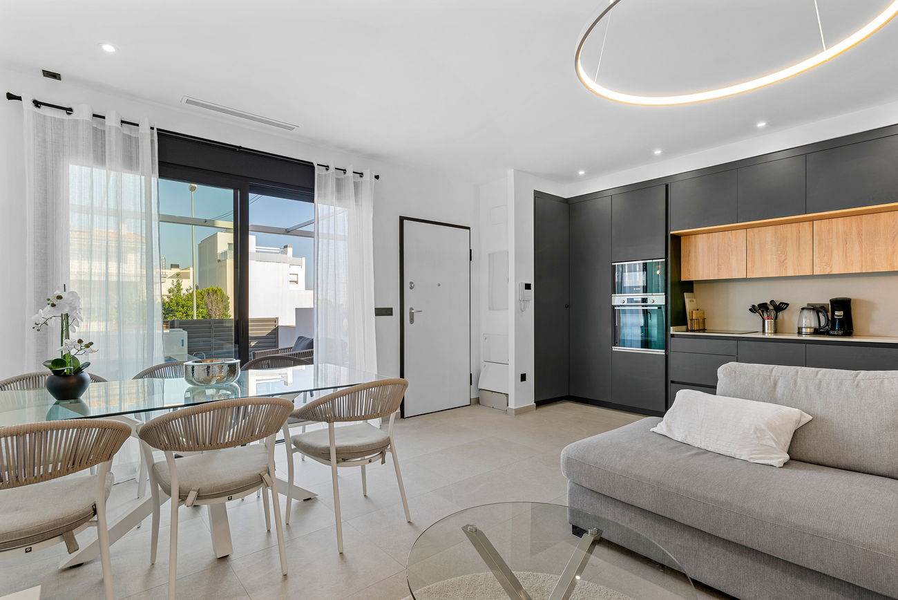 For sale - 4 Bedroom 2 Bathroom Semi Detached in Rojales - Town  - Alicante