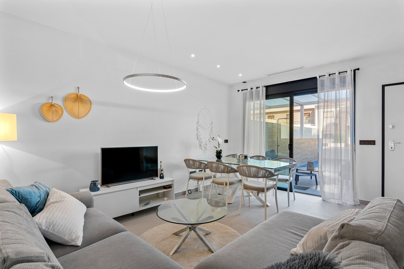 For sale - 4 Bedroom 2 Bathroom Semi Detached in Rojales - Town  - Alicante