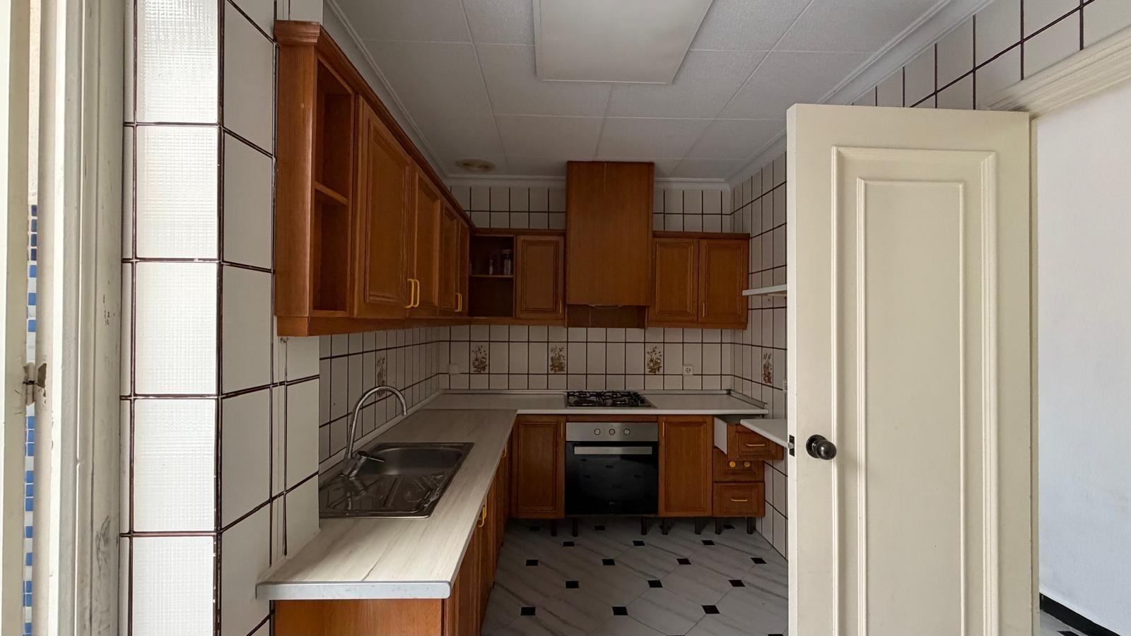 For sale - 3 Bedroom 1 Bathroom Apartment in Torrevieja - Centro  - Alicante