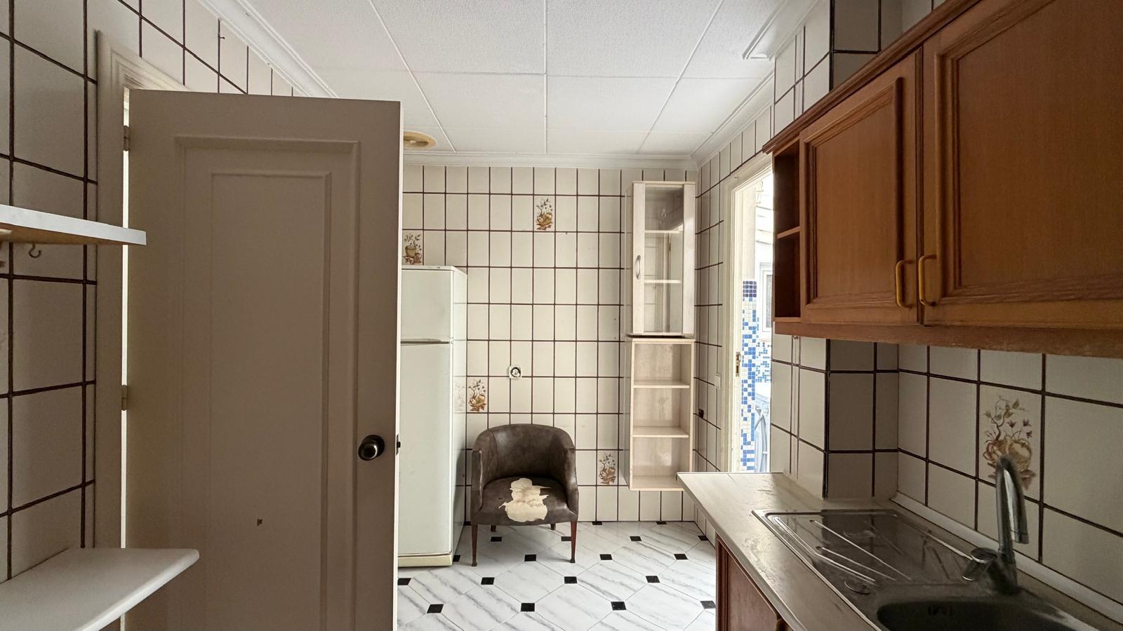 For sale - 3 Bedroom 1 Bathroom Apartment in Torrevieja - Centro  - Alicante