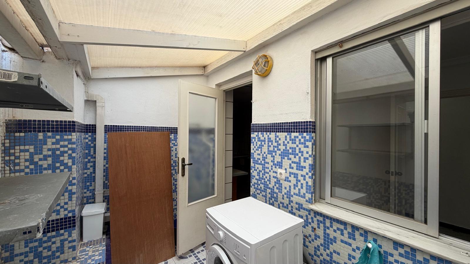 For sale - 3 Bedroom 1 Bathroom Apartment in Torrevieja - Centro  - Alicante
