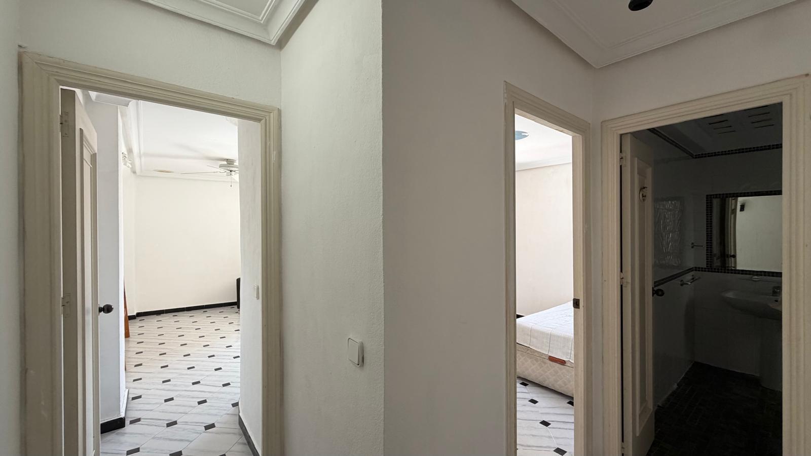 For sale - 3 Bedroom 1 Bathroom Apartment in Torrevieja - Centro  - Alicante