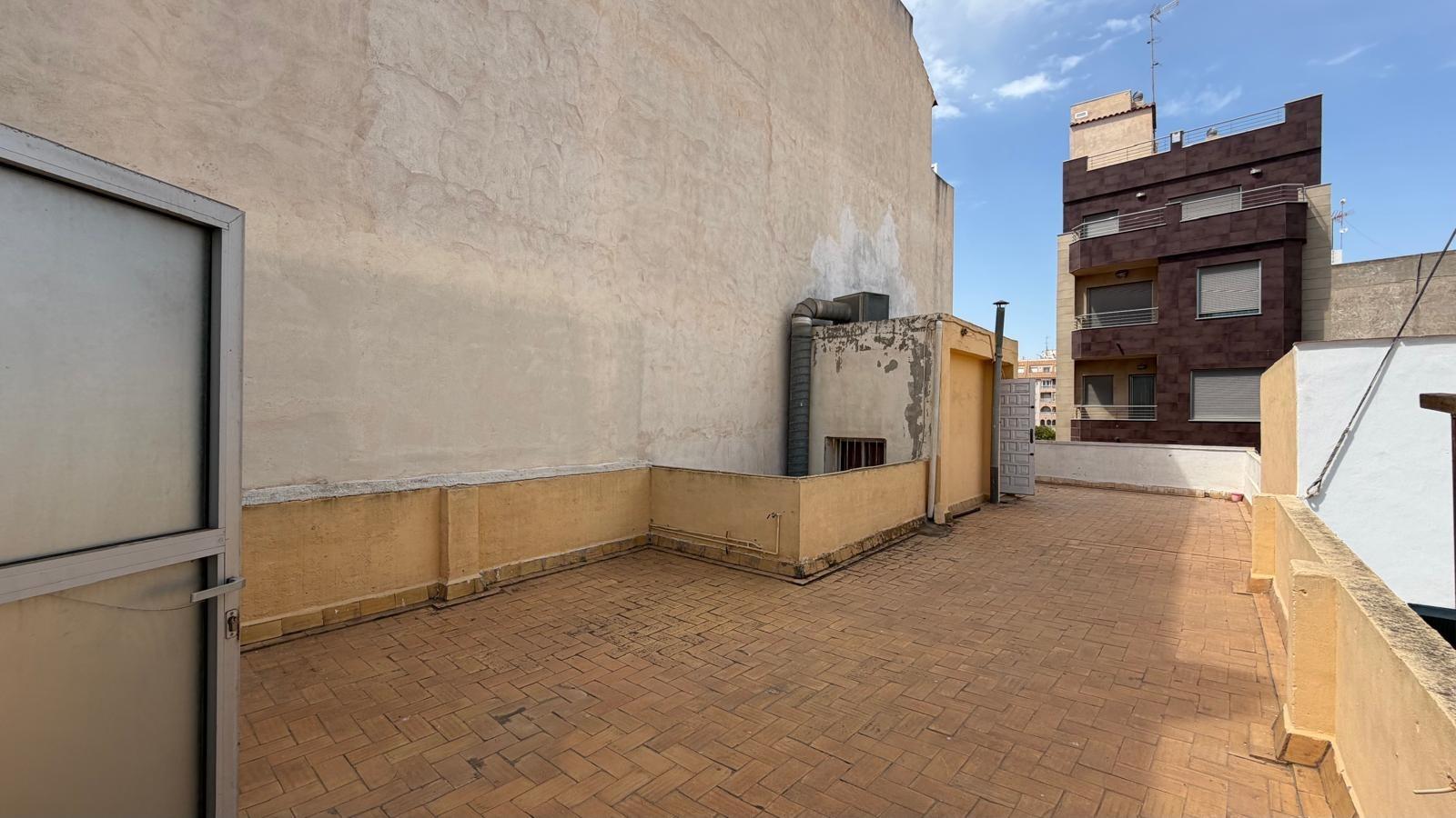 For sale - 3 Bedroom 1 Bathroom Apartment in Torrevieja - Centro  - Alicante