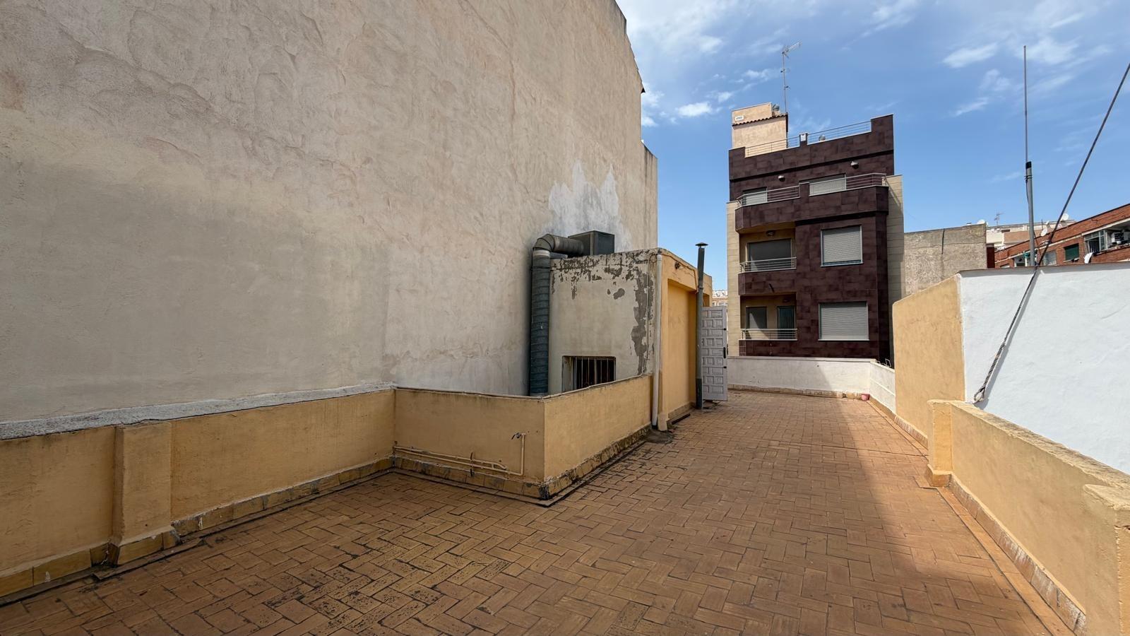 For sale - 3 Bedroom 1 Bathroom Apartment in Torrevieja - Centro  - Alicante