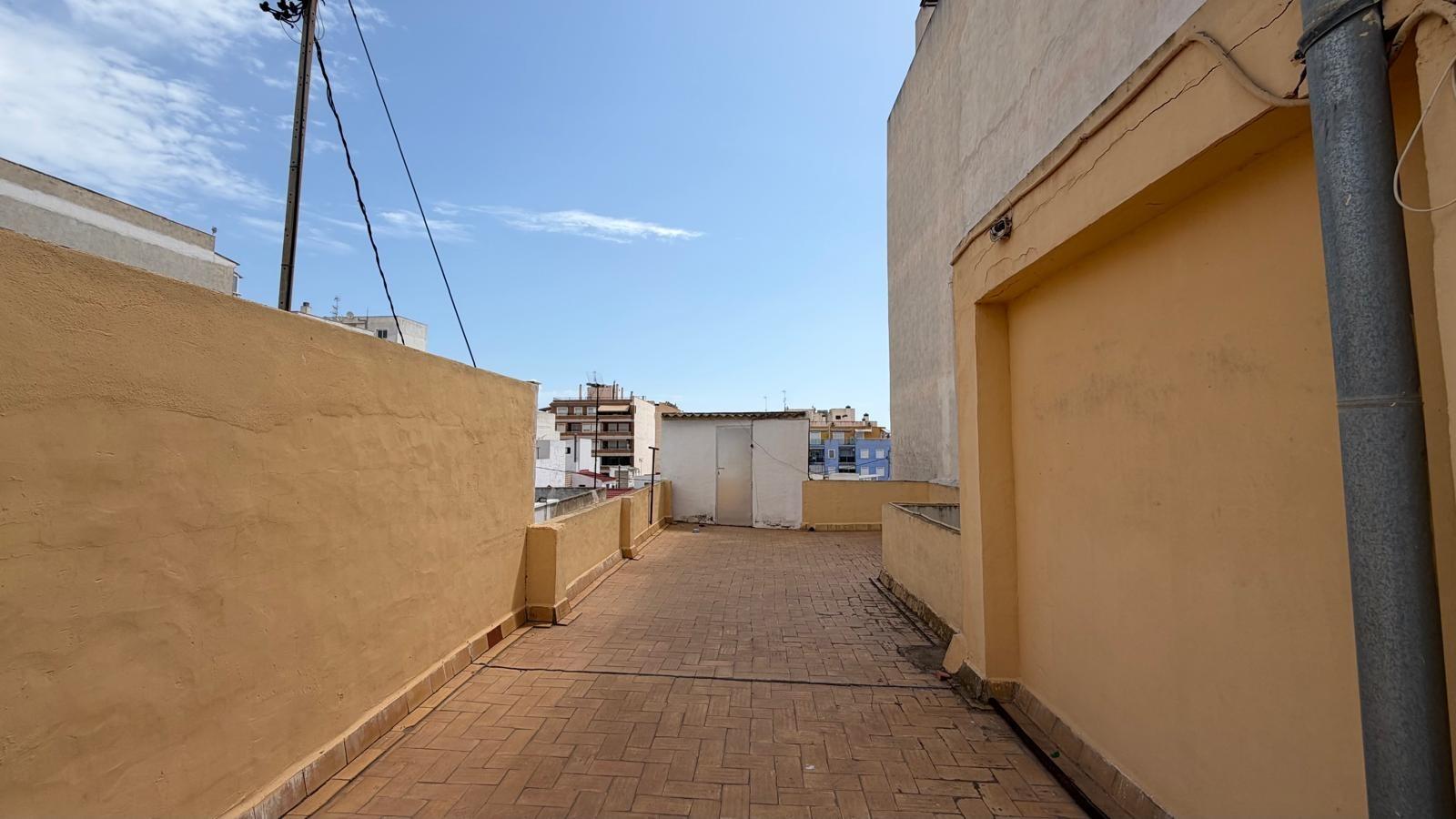 For sale - 3 Bedroom 1 Bathroom Apartment in Torrevieja - Centro  - Alicante