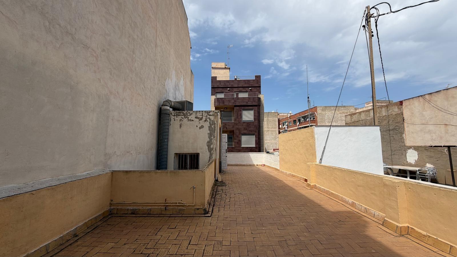 For sale - 3 Bedroom 1 Bathroom Apartment in Torrevieja - Centro  - Alicante