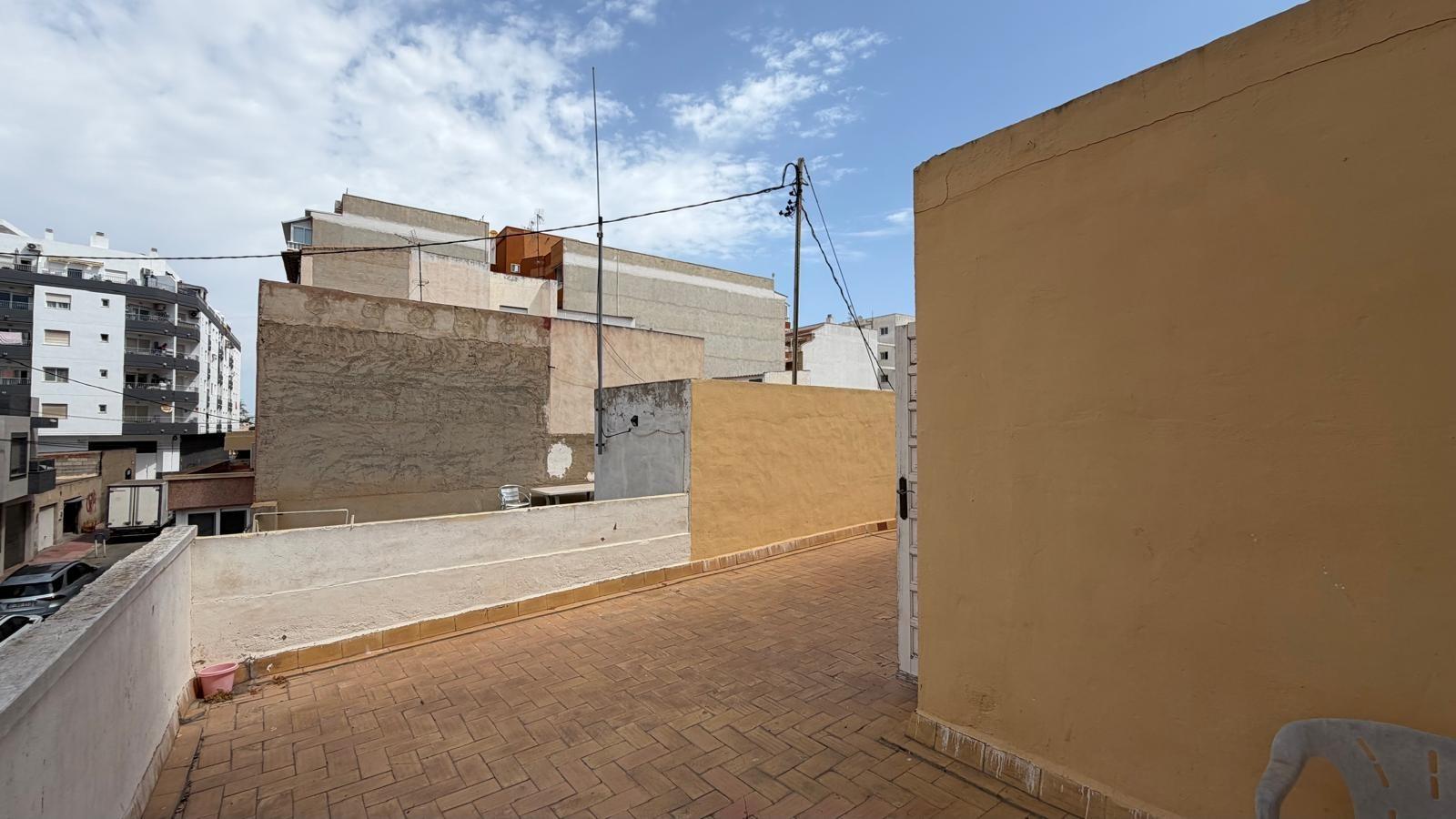 For sale - 3 Bedroom 1 Bathroom Apartment in Torrevieja - Centro  - Alicante