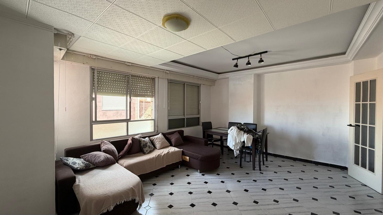 For sale - 3 Bedroom 1 Bathroom Apartment in Torrevieja - Centro  - Alicante