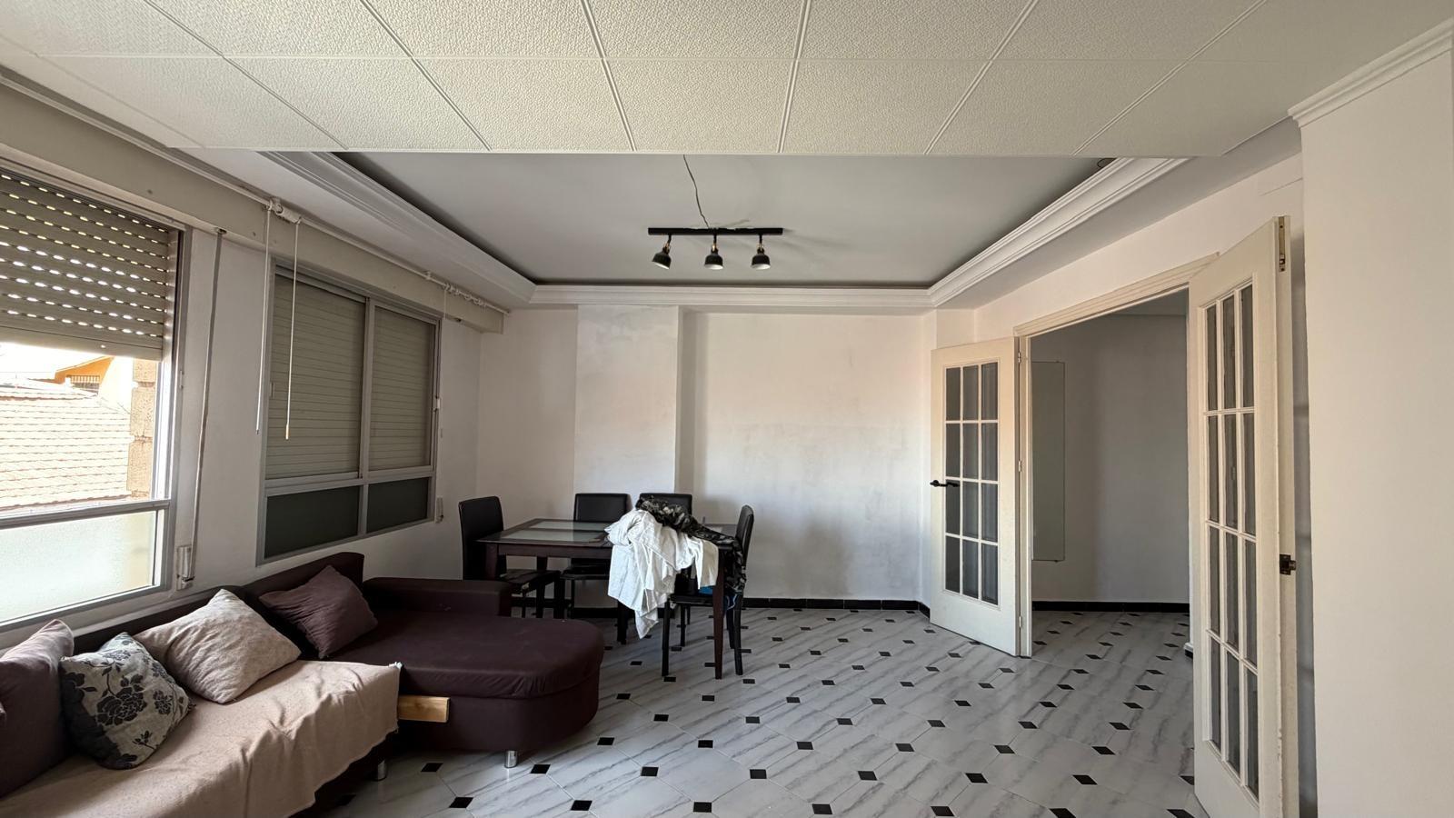 For sale - 3 Bedroom 1 Bathroom Apartment in Torrevieja - Centro  - Alicante