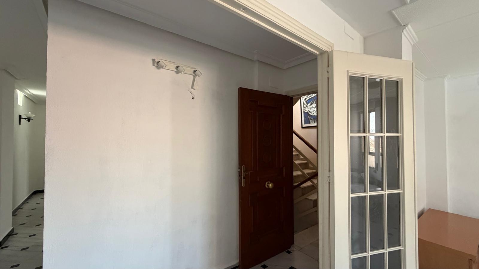 For sale - 3 Bedroom 1 Bathroom Apartment in Torrevieja - Centro  - Alicante