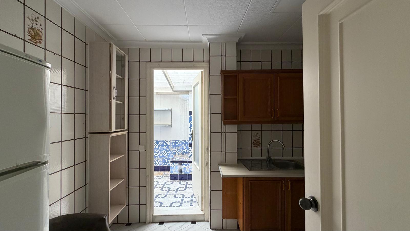 For sale - 3 Bedroom 1 Bathroom Apartment in Torrevieja - Centro  - Alicante