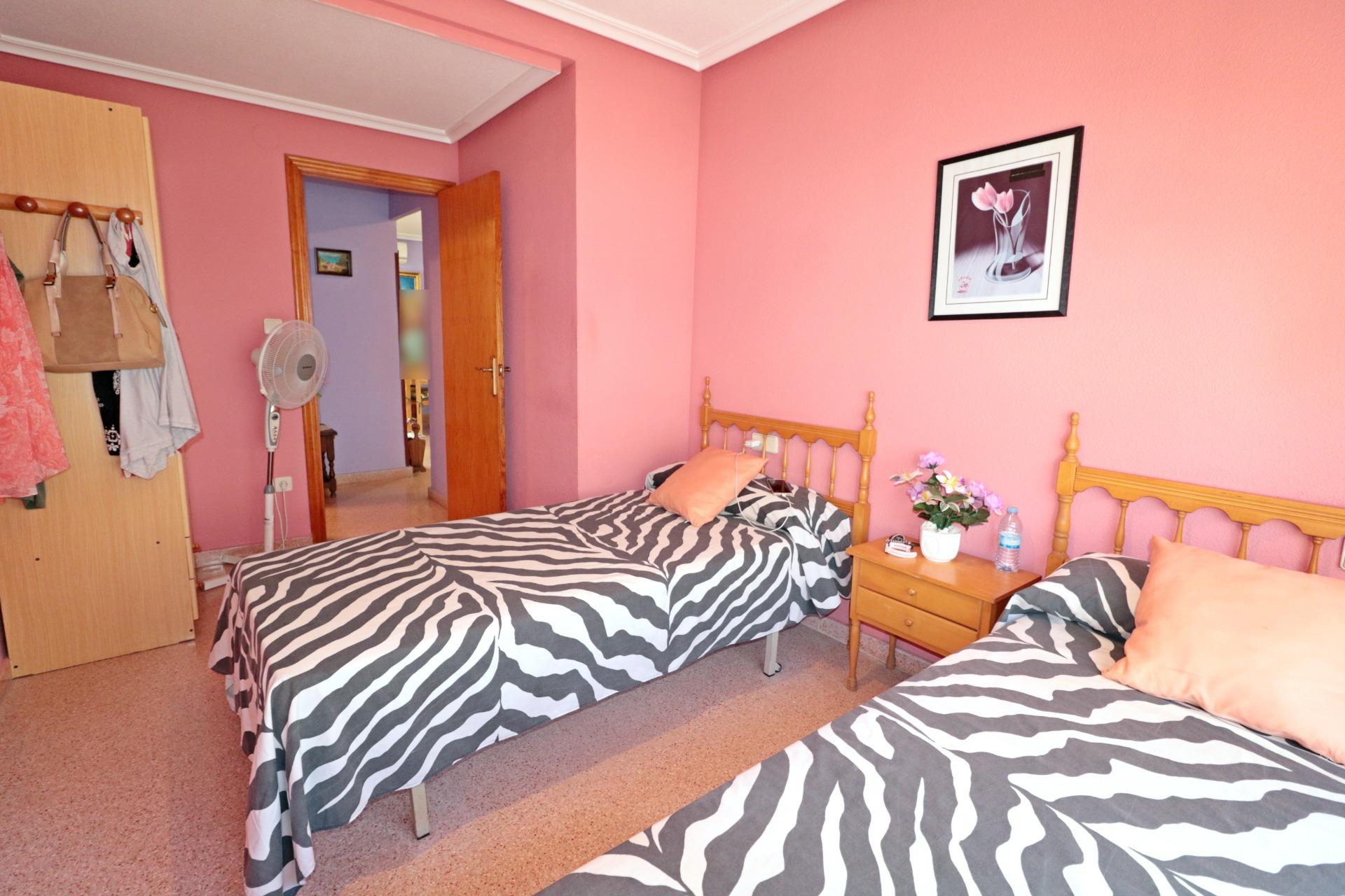 For sale - 3 Bedroom 1 Bathroom Apartment in Torrevieja - Acequion  - Alicante