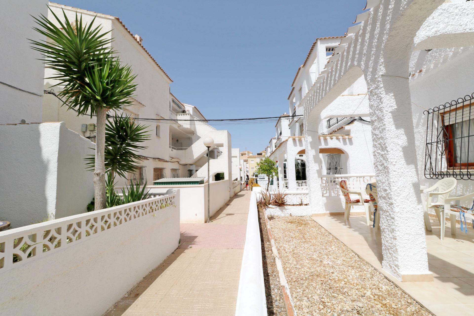 For sale - 3 Bedroom 1 Bathroom Bungalow in Torrevieja - El Acequión - Los Náufragos  - Alicante