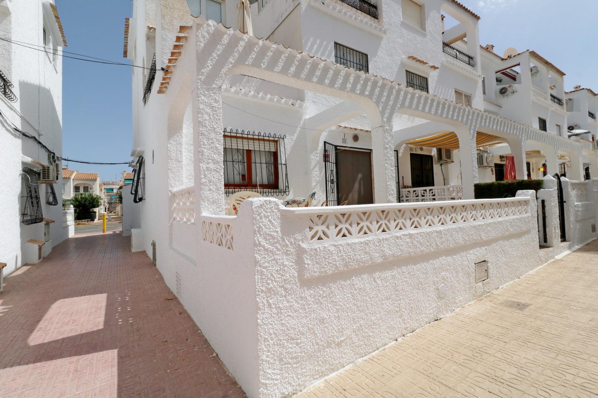 For sale - 3 Bedroom 1 Bathroom Bungalow in Torrevieja - El Acequión - Los Náufragos  - Alicante