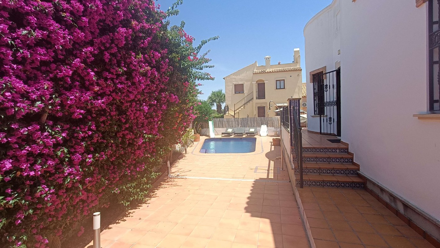 For sale - 3 Bedroom 2 Bathroom Semi Detached in Algorfa - Inland  - Alicante