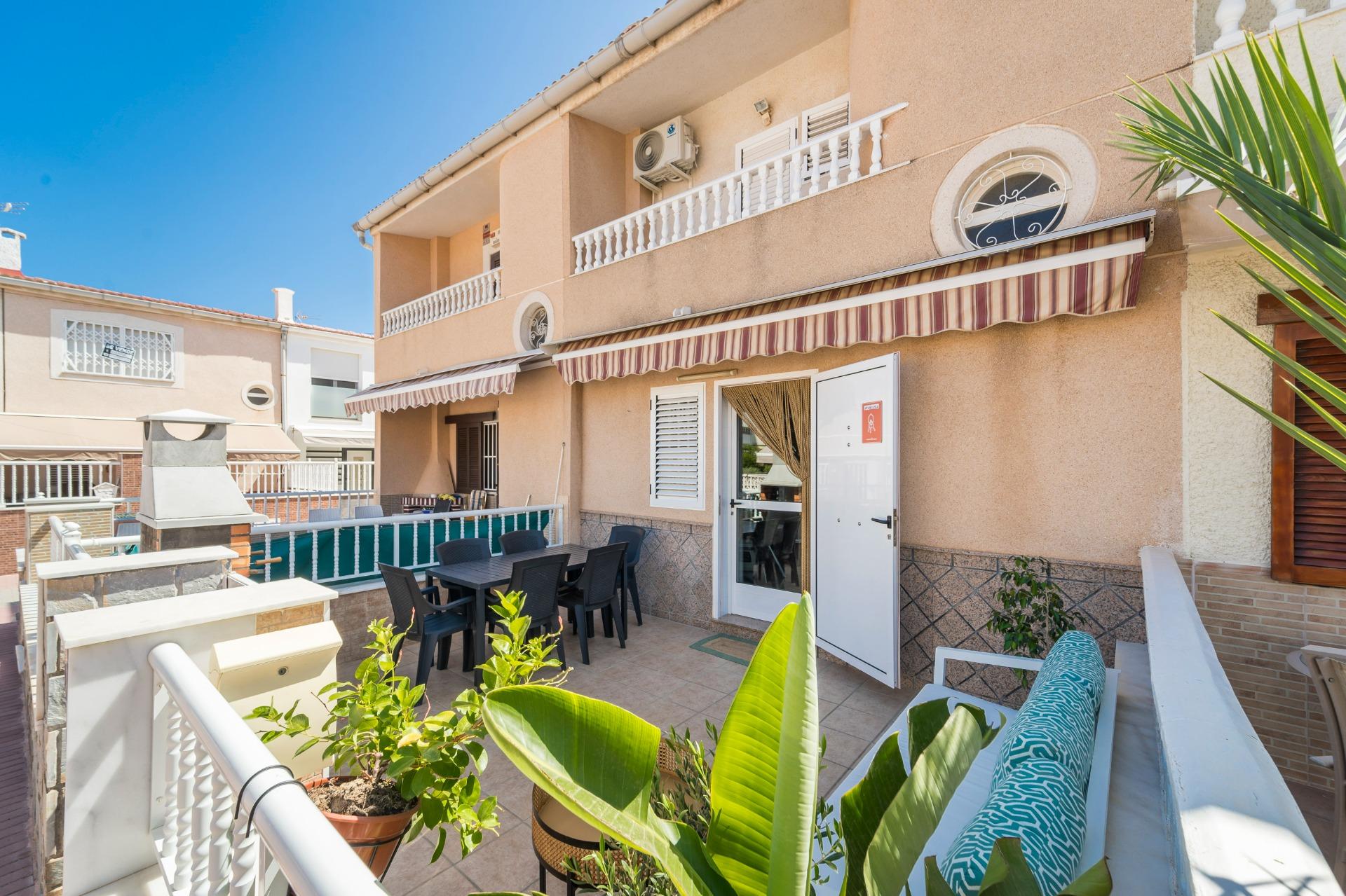 For sale - 4 Bedroom 2 Bathroom Duplex in Torrevieja - Playa De Los Naufragos  - Alicante
