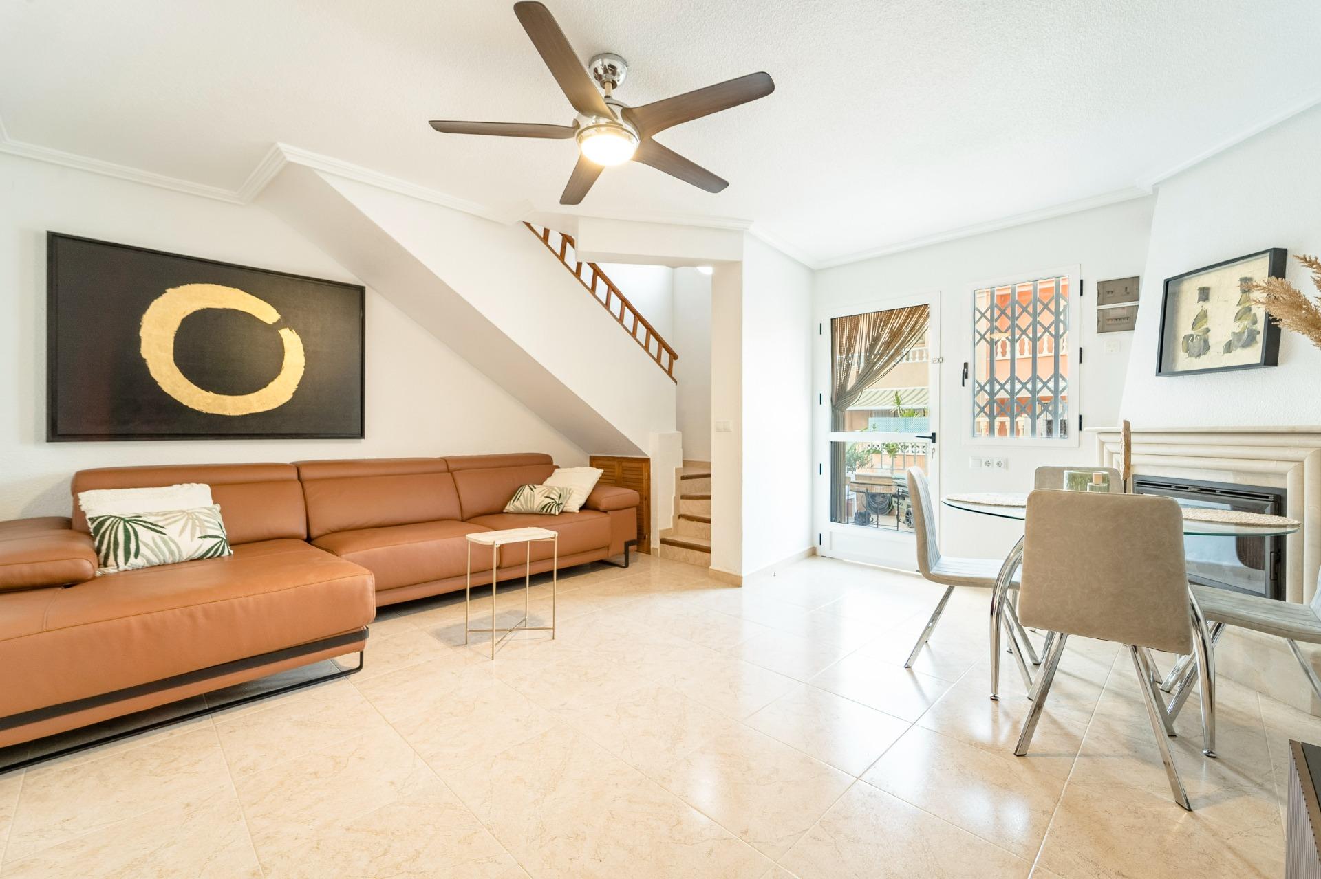 For sale - 4 Bedroom 2 Bathroom Duplex in Torrevieja - Playa De Los Naufragos  - Alicante