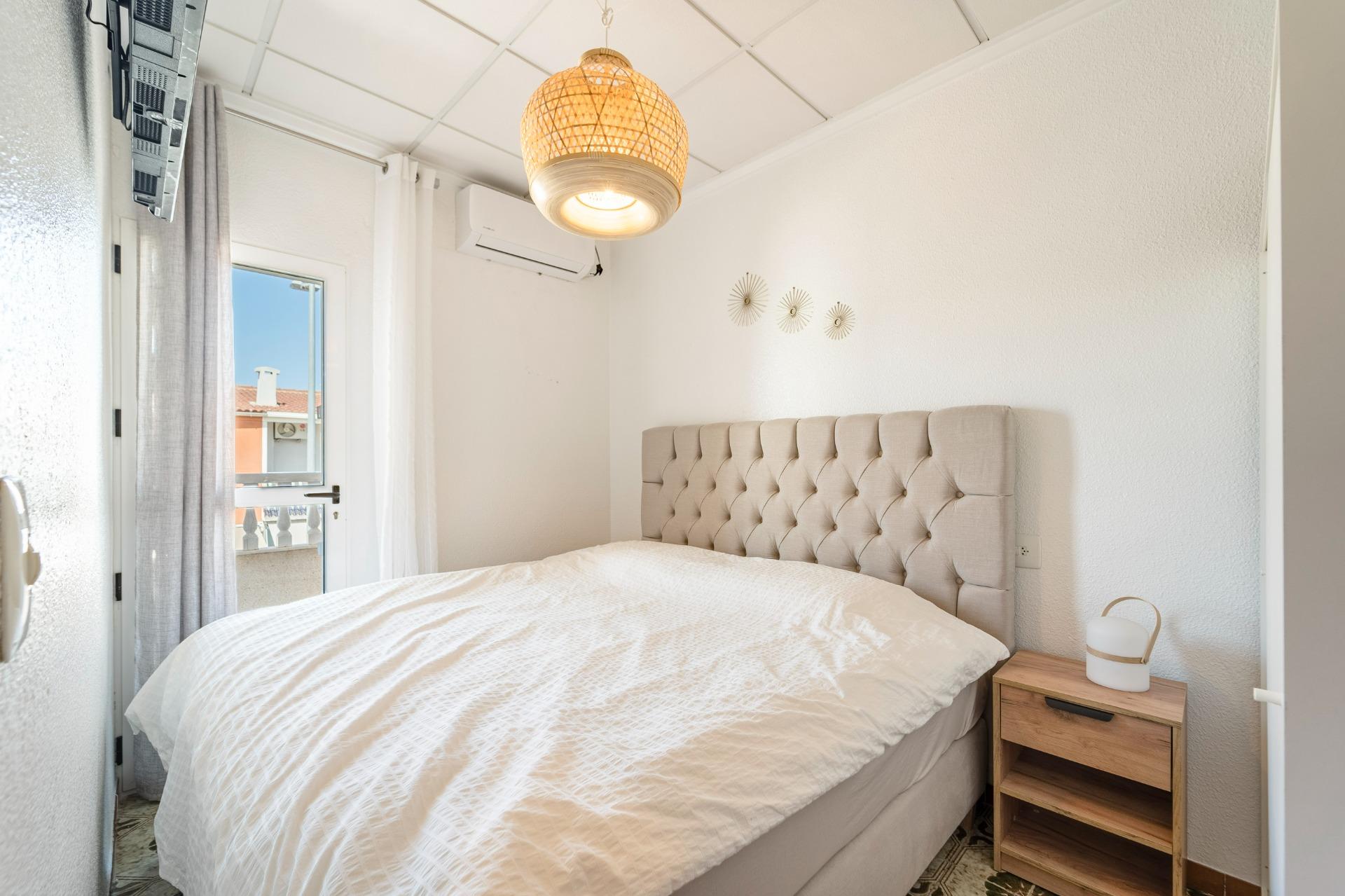 For sale - 4 Bedroom 2 Bathroom Duplex in Torrevieja - Playa De Los Naufragos  - Alicante