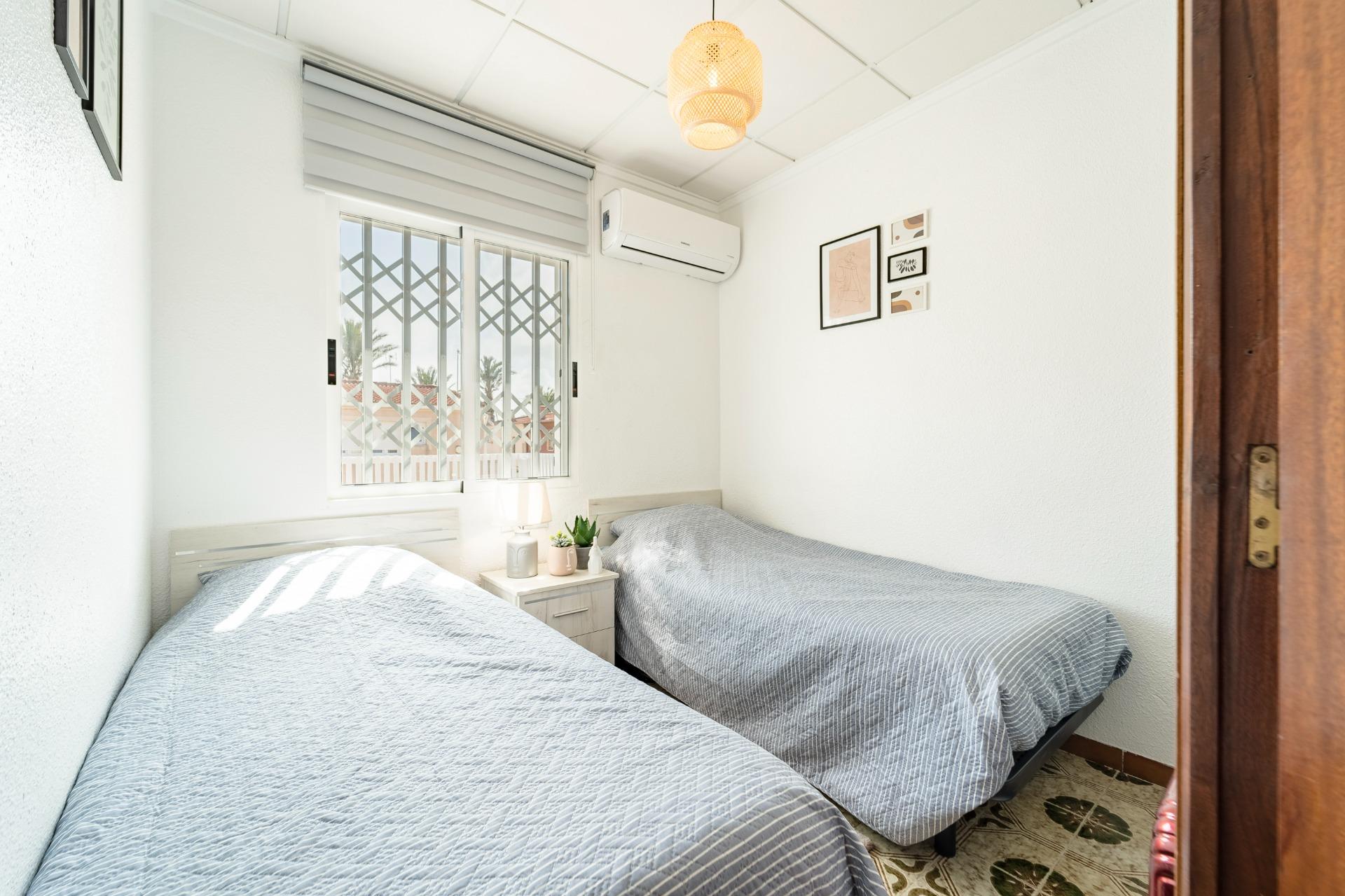 For sale - 4 Bedroom 2 Bathroom Duplex in Torrevieja - Playa De Los Naufragos  - Alicante