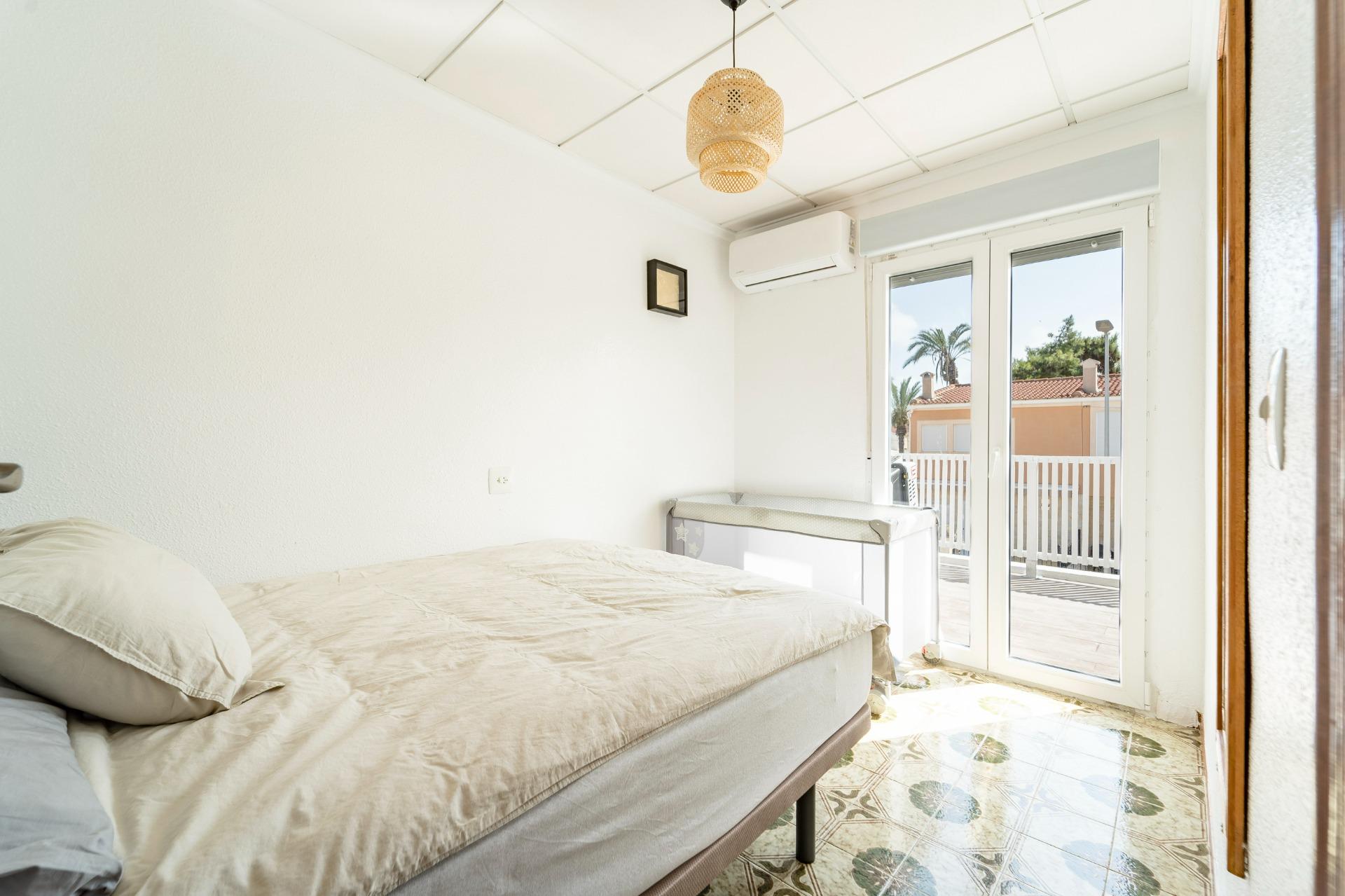 For sale - 4 Bedroom 2 Bathroom Duplex in Torrevieja - Playa De Los Naufragos  - Alicante