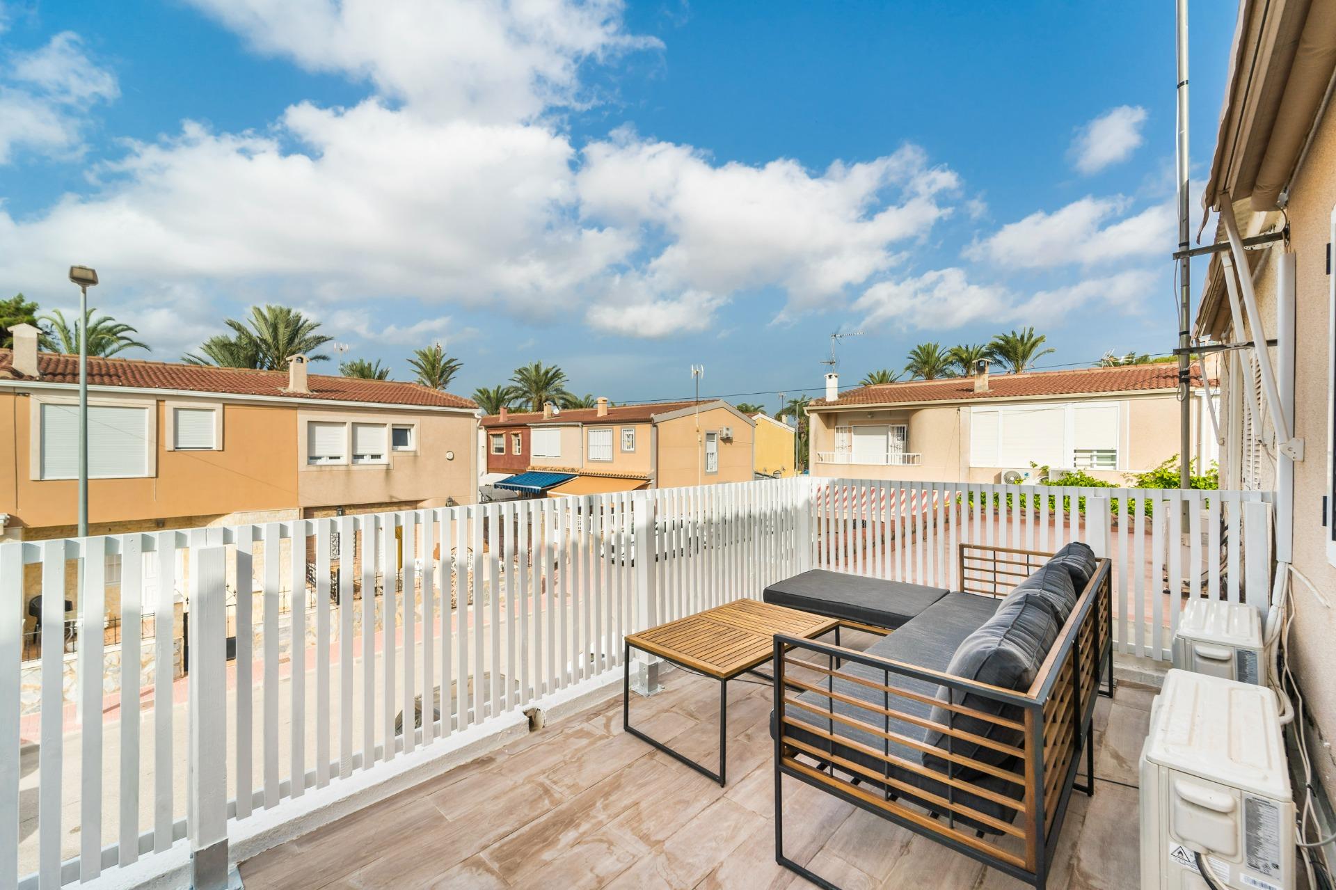 For sale - 4 Bedroom 2 Bathroom Duplex in Torrevieja - Playa De Los Naufragos  - Alicante