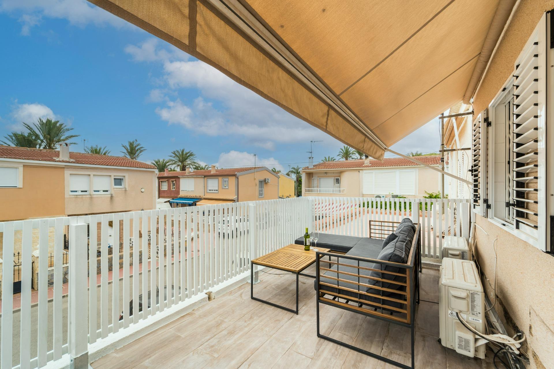 For sale - 4 Bedroom 2 Bathroom Duplex in Torrevieja - Playa De Los Naufragos  - Alicante