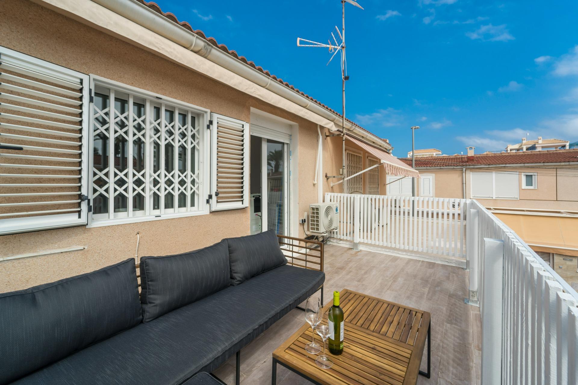 For sale - 4 Bedroom 2 Bathroom Duplex in Torrevieja - Playa De Los Naufragos  - Alicante