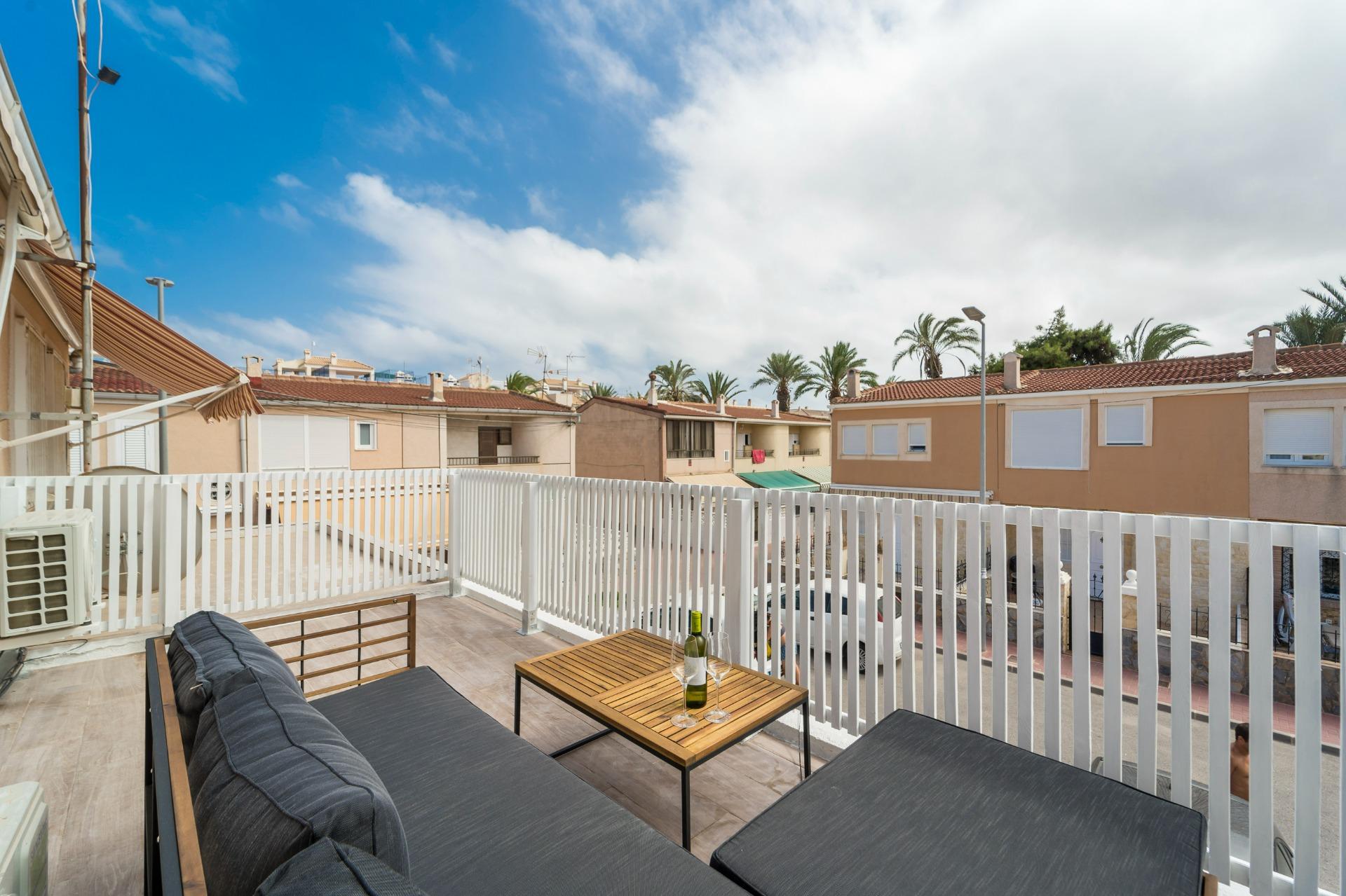 For sale - 4 Bedroom 2 Bathroom Duplex in Torrevieja - Playa De Los Naufragos  - Alicante