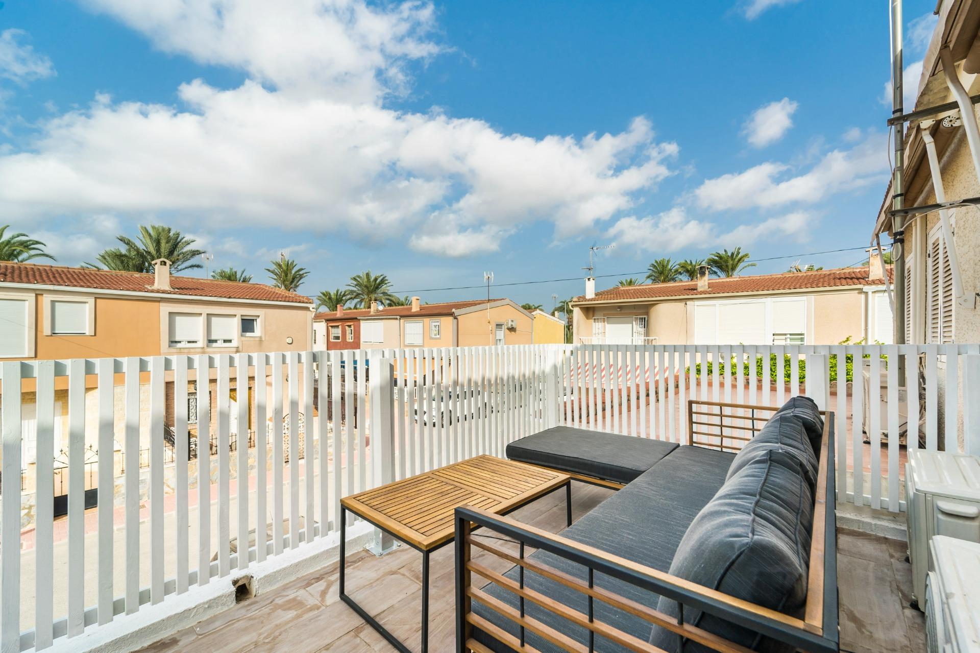 For sale - 4 Bedroom 2 Bathroom Duplex in Torrevieja - Playa De Los Naufragos  - Alicante