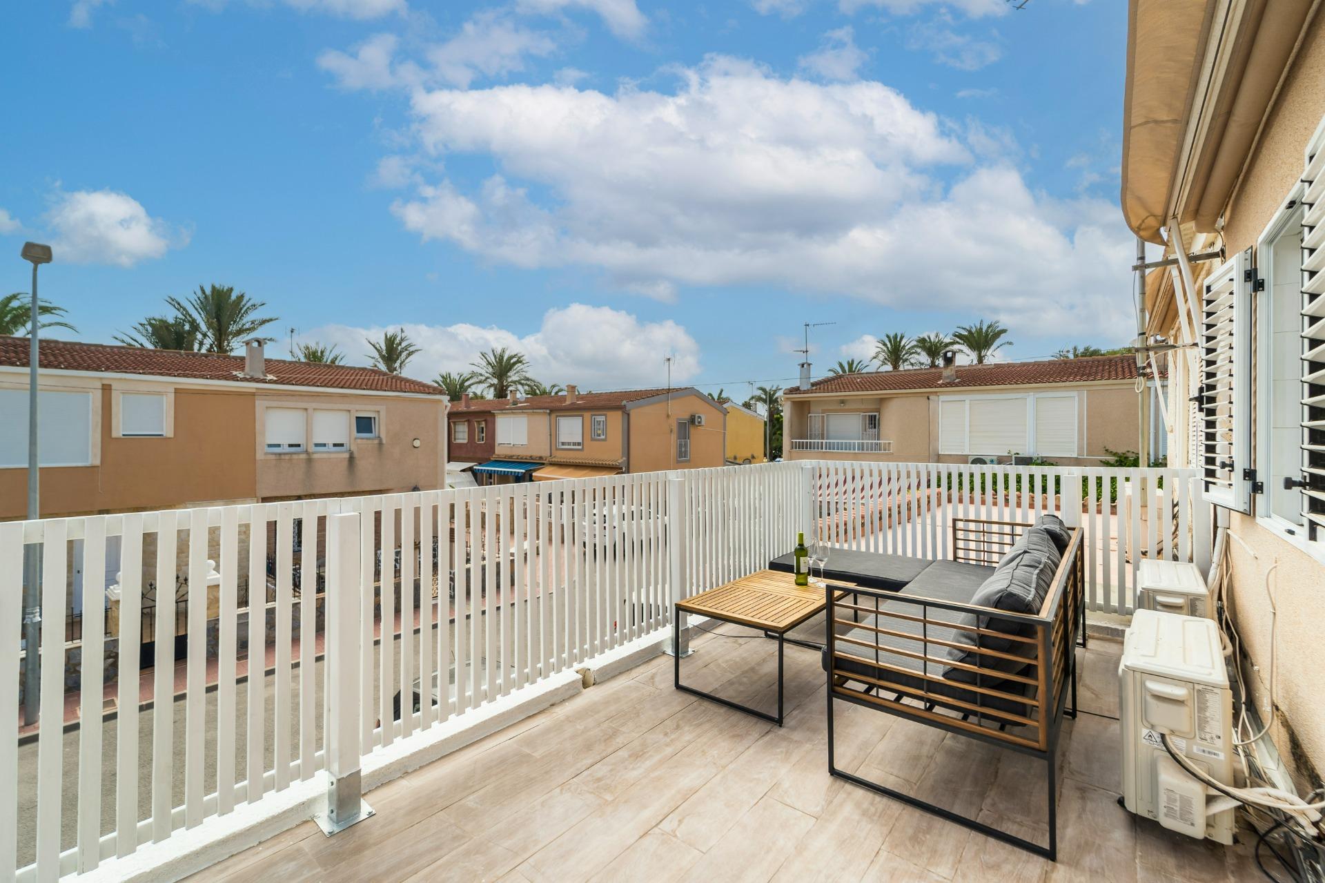 For sale - 4 Bedroom 2 Bathroom Duplex in Torrevieja - Playa De Los Naufragos  - Alicante