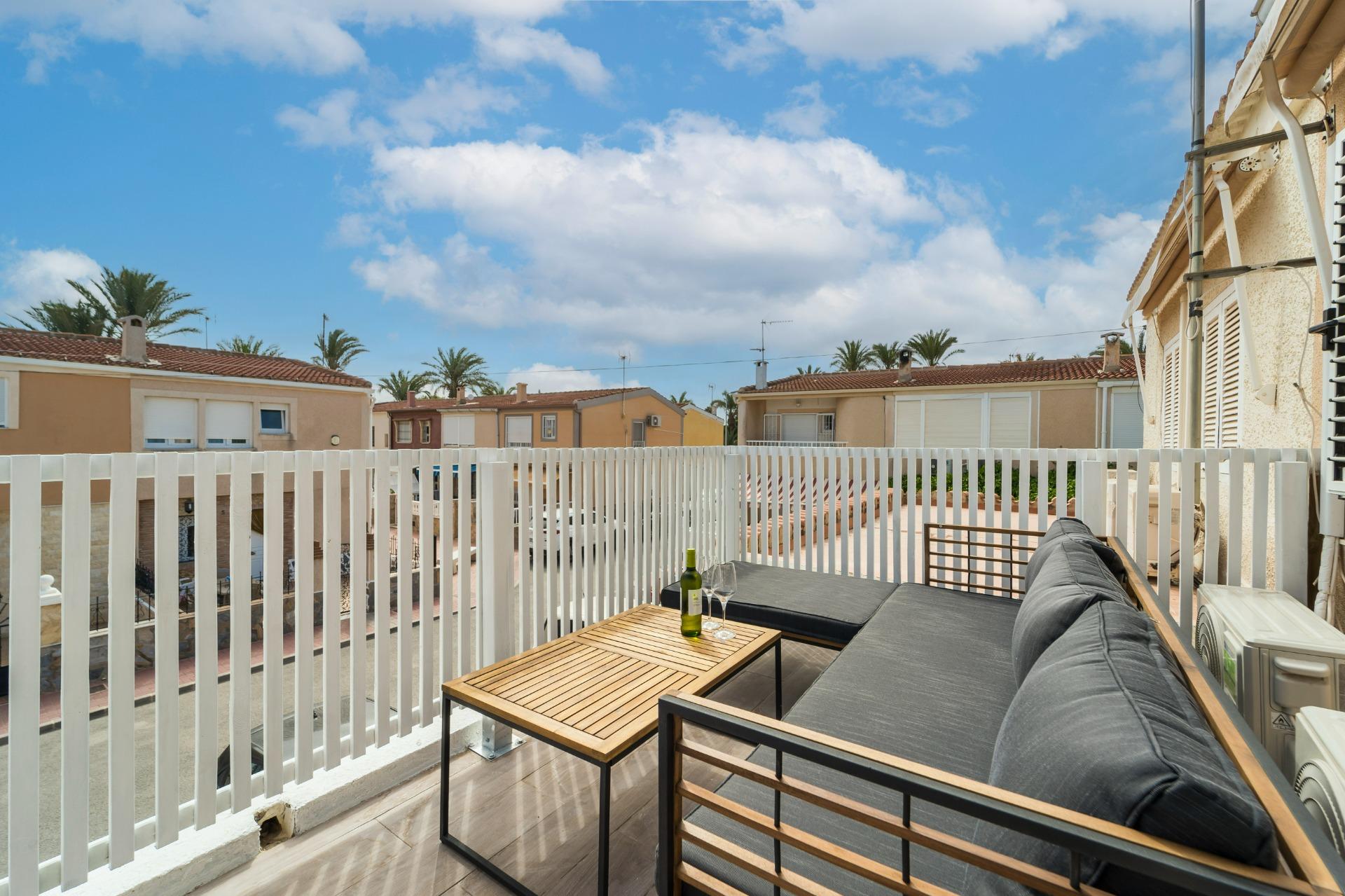 For sale - 4 Bedroom 2 Bathroom Duplex in Torrevieja - Playa De Los Naufragos  - Alicante