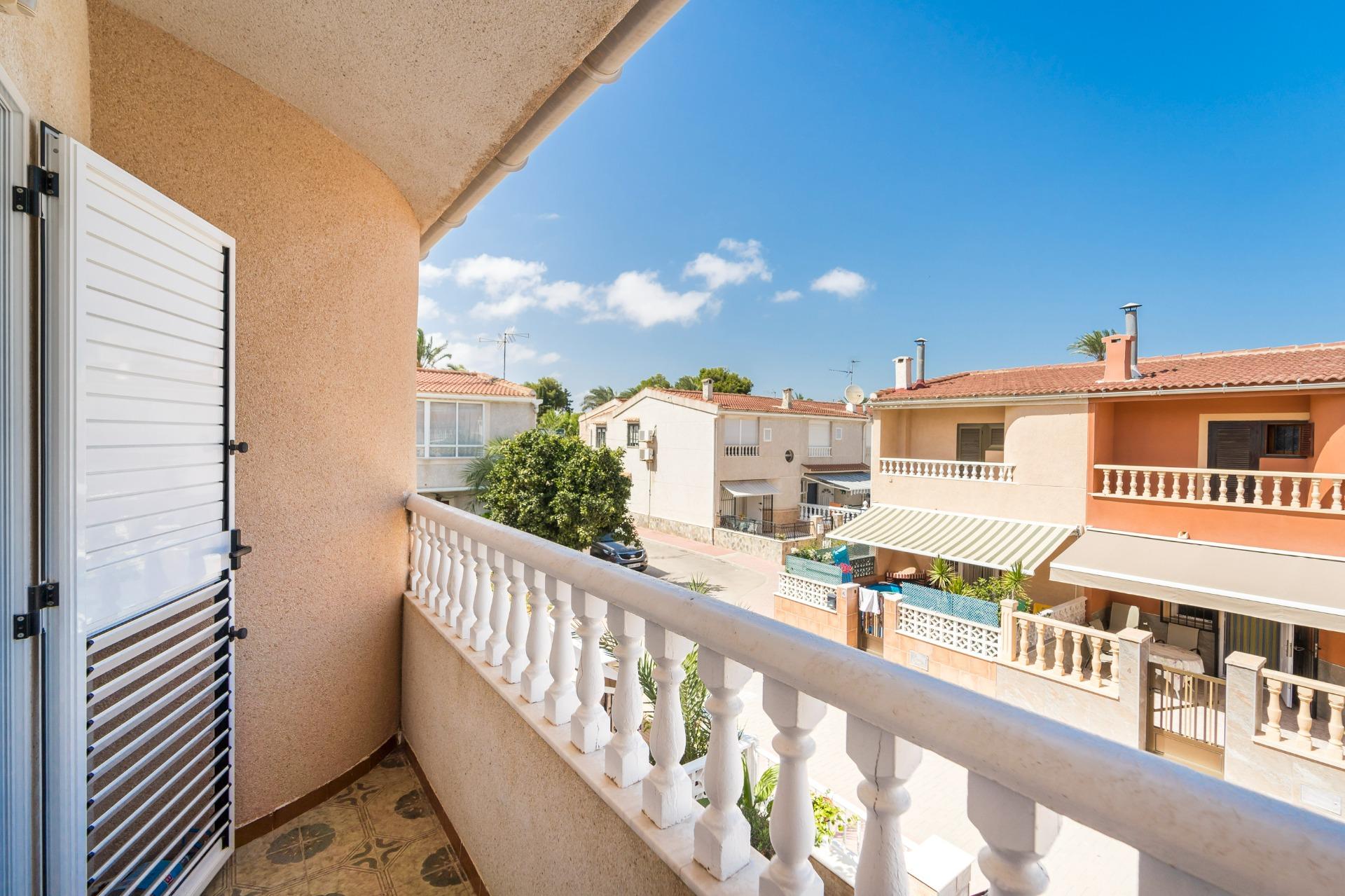 For sale - 4 Bedroom 2 Bathroom Duplex in Torrevieja - Playa De Los Naufragos  - Alicante