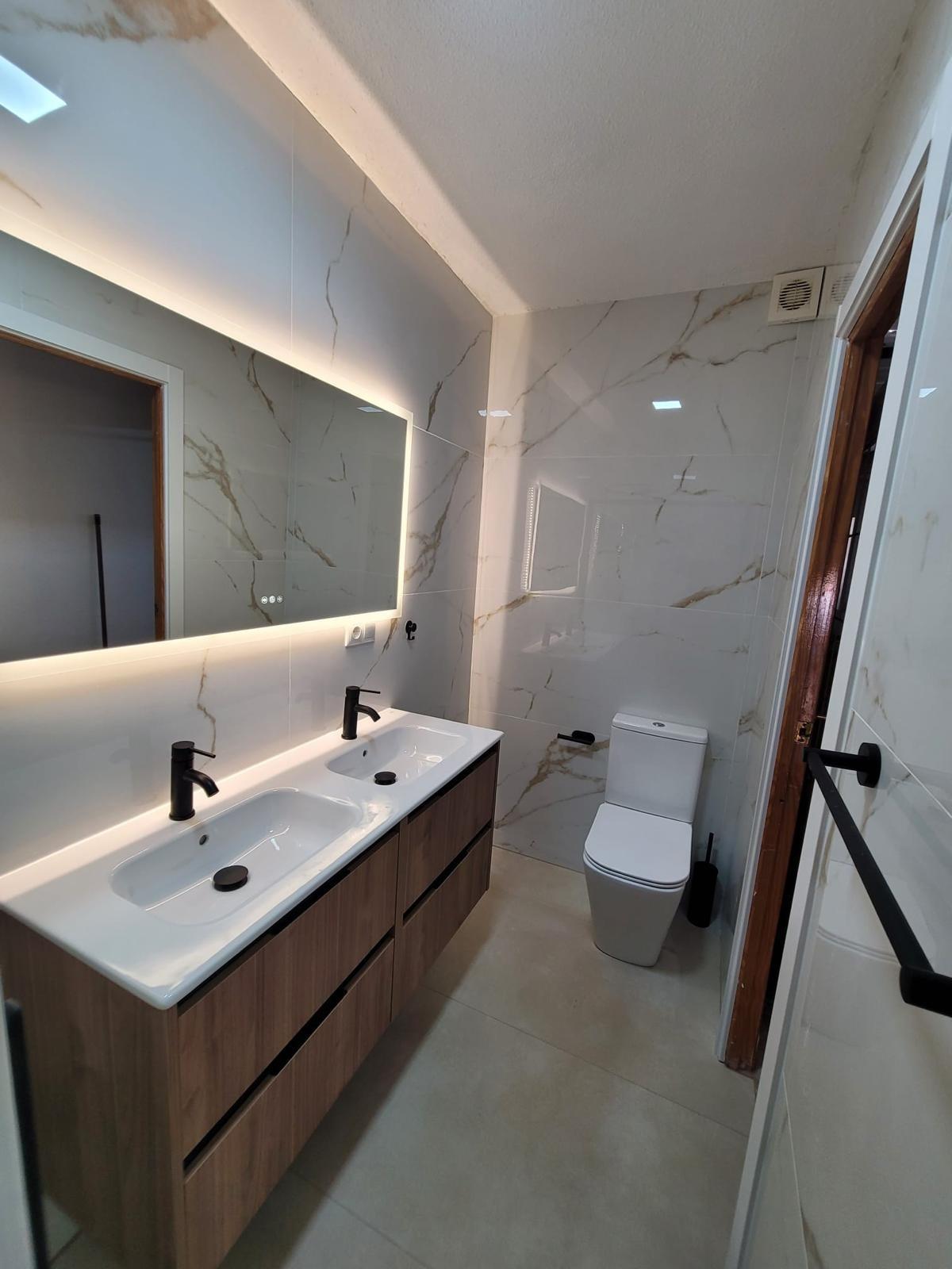 For sale - 4 Bedroom 2 Bathroom Duplex in Torrevieja - Playa De Los Naufragos  - Alicante