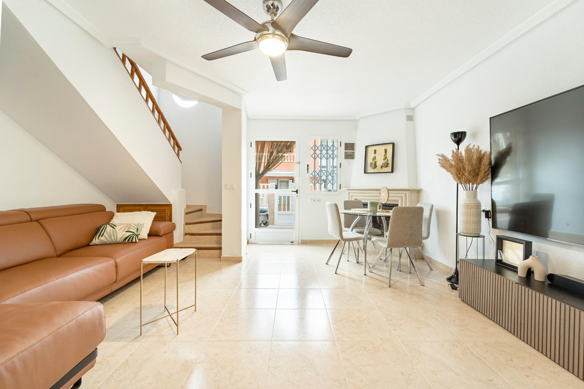 For sale - 4 Bedroom 2 Bathroom Duplex in Torrevieja - Playa De Los Naufragos  - Alicante