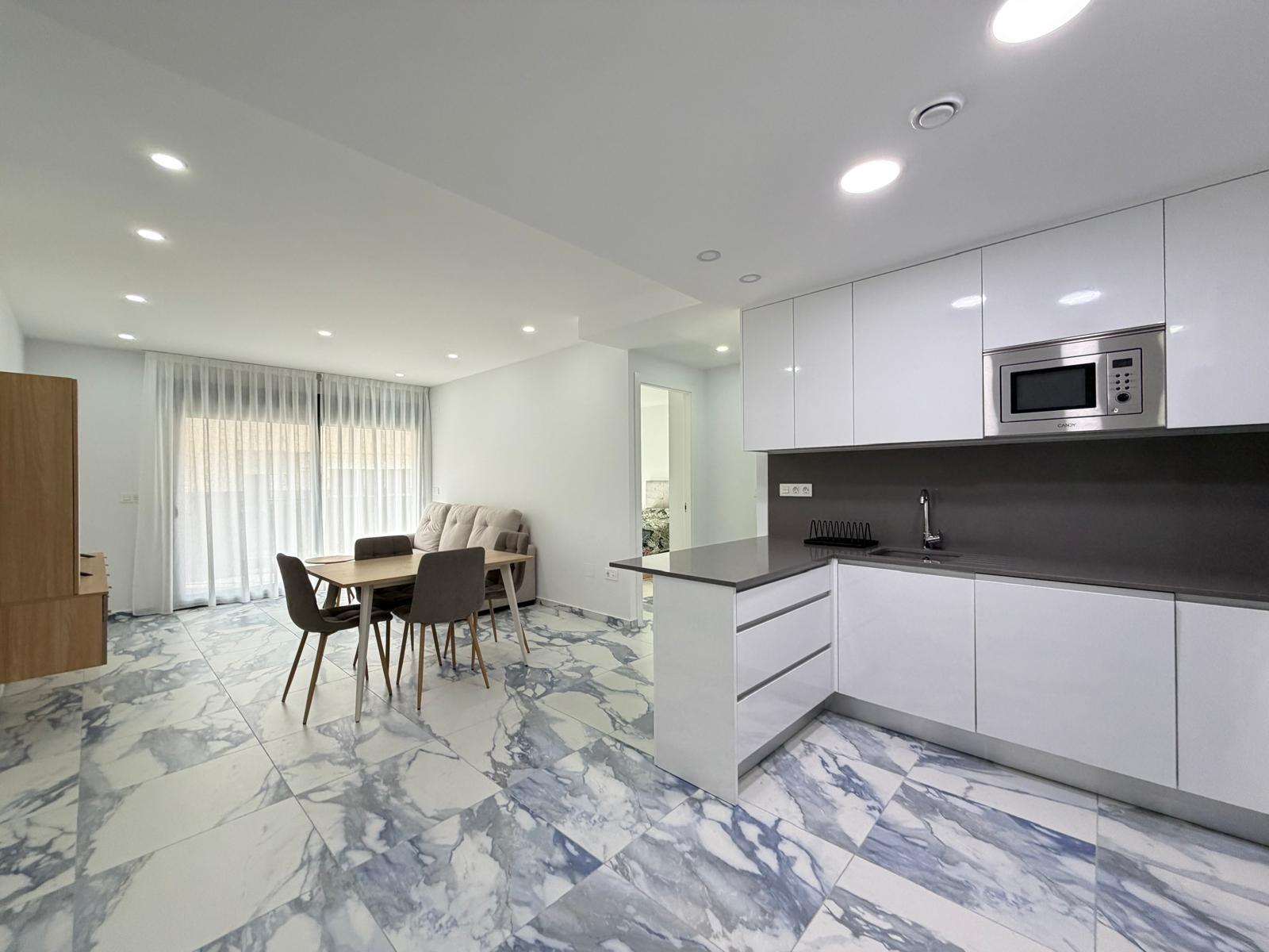 For sale - 3 Bedroom 2 Bathroom Apartment in Torrevieja - Estacion De Autobuses  - Alicante