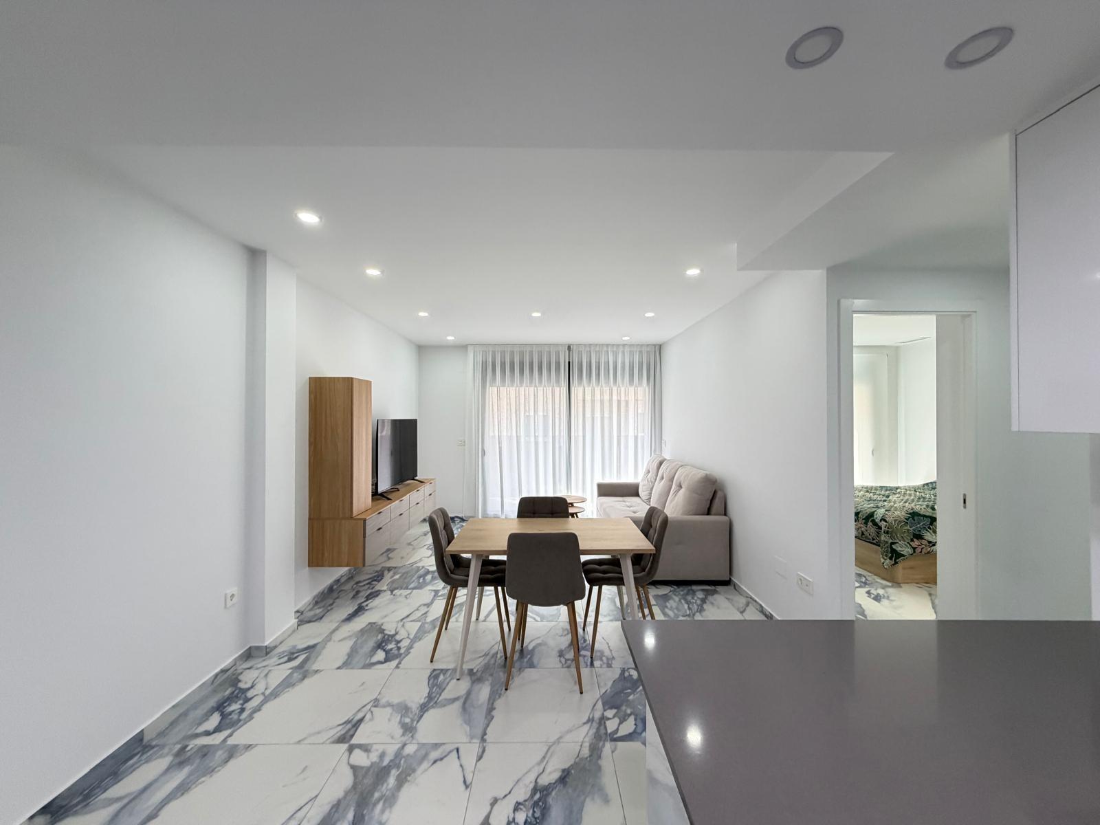 For sale - 3 Bedroom 2 Bathroom Apartment in Torrevieja - Estacion De Autobuses  - Alicante