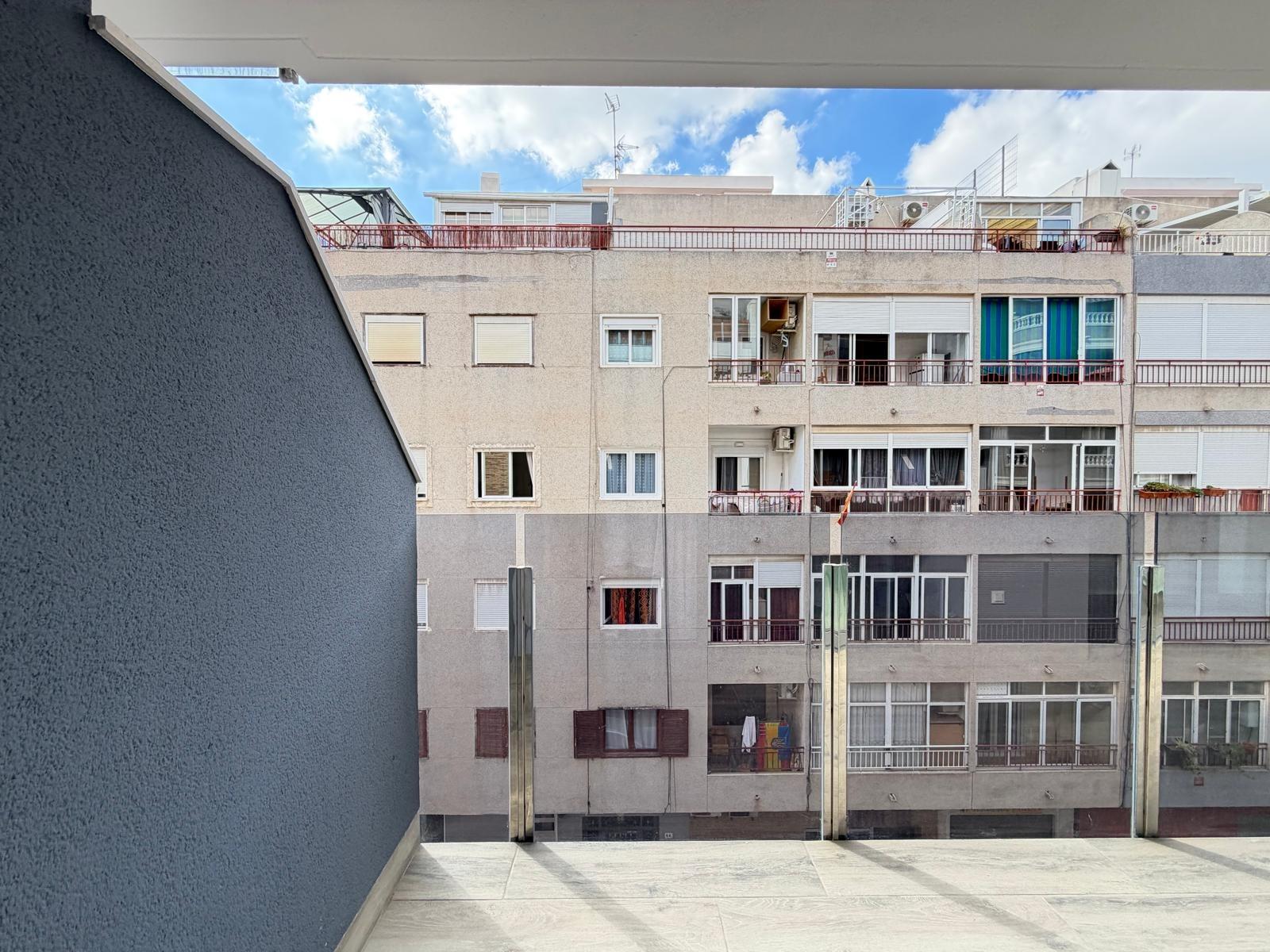 For sale - 3 Bedroom 2 Bathroom Apartment in Torrevieja - Estacion De Autobuses  - Alicante