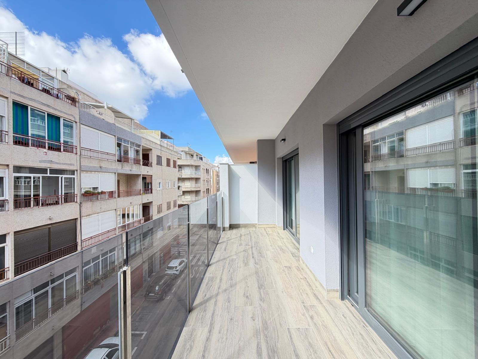 For sale - 3 Bedroom 2 Bathroom Apartment in Torrevieja - Estacion De Autobuses  - Alicante