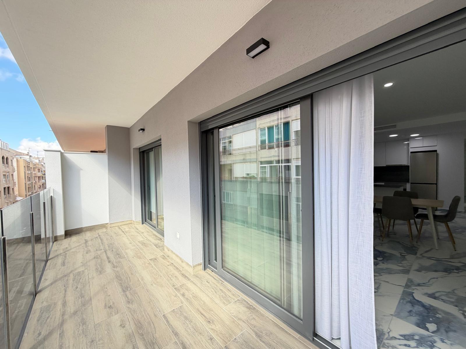 For sale - 3 Bedroom 2 Bathroom Apartment in Torrevieja - Estacion De Autobuses  - Alicante