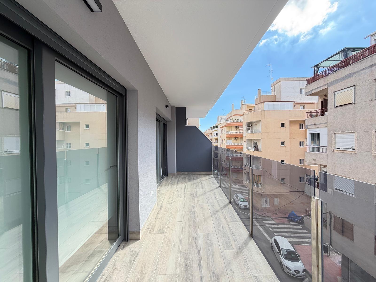 For sale - 3 Bedroom 2 Bathroom Apartment in Torrevieja - Estacion De Autobuses  - Alicante