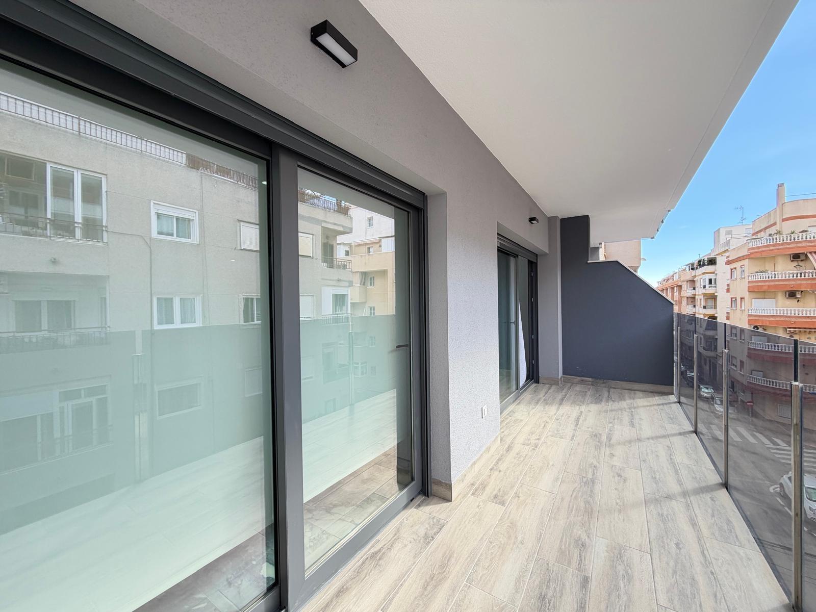 For sale - 3 Bedroom 2 Bathroom Apartment in Torrevieja - Estacion De Autobuses  - Alicante