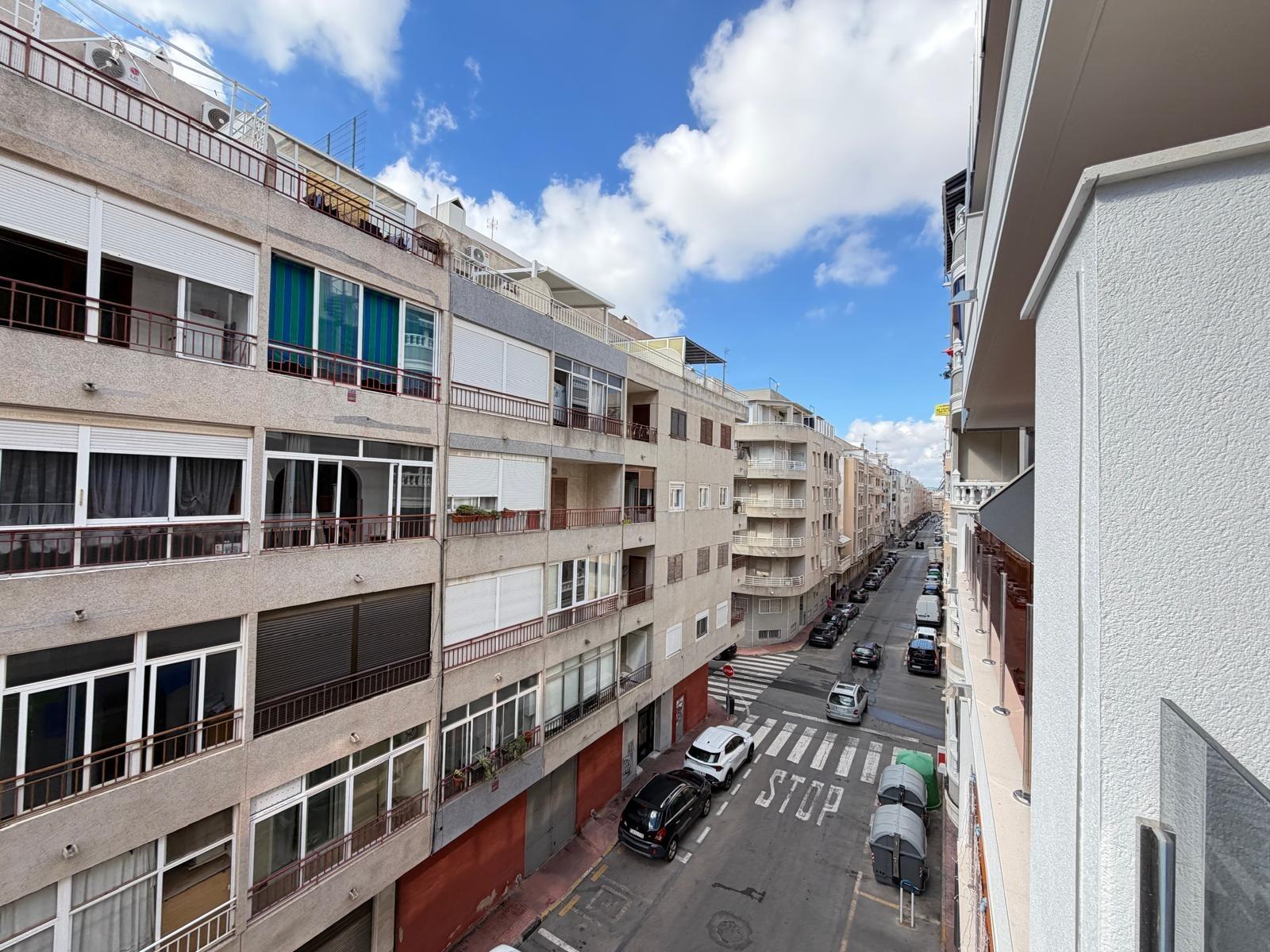 For sale - 3 Bedroom 2 Bathroom Apartment in Torrevieja - Estacion De Autobuses  - Alicante