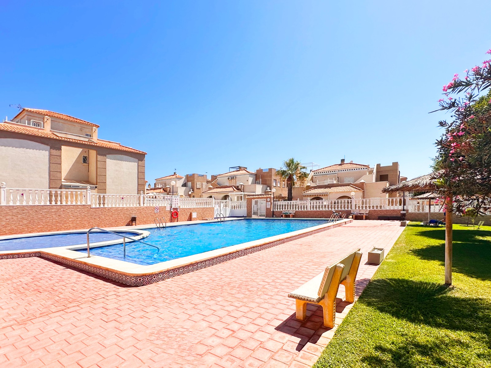 For sale - 2 Bedroom 1 Bathroom Bungalow in Torrevieja - Costa Blanca  - Alicante