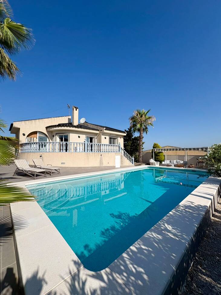 For sale - 4 Bedroom 2 Bathroom Villa in Rojales - Costa Blanca  - Alicante