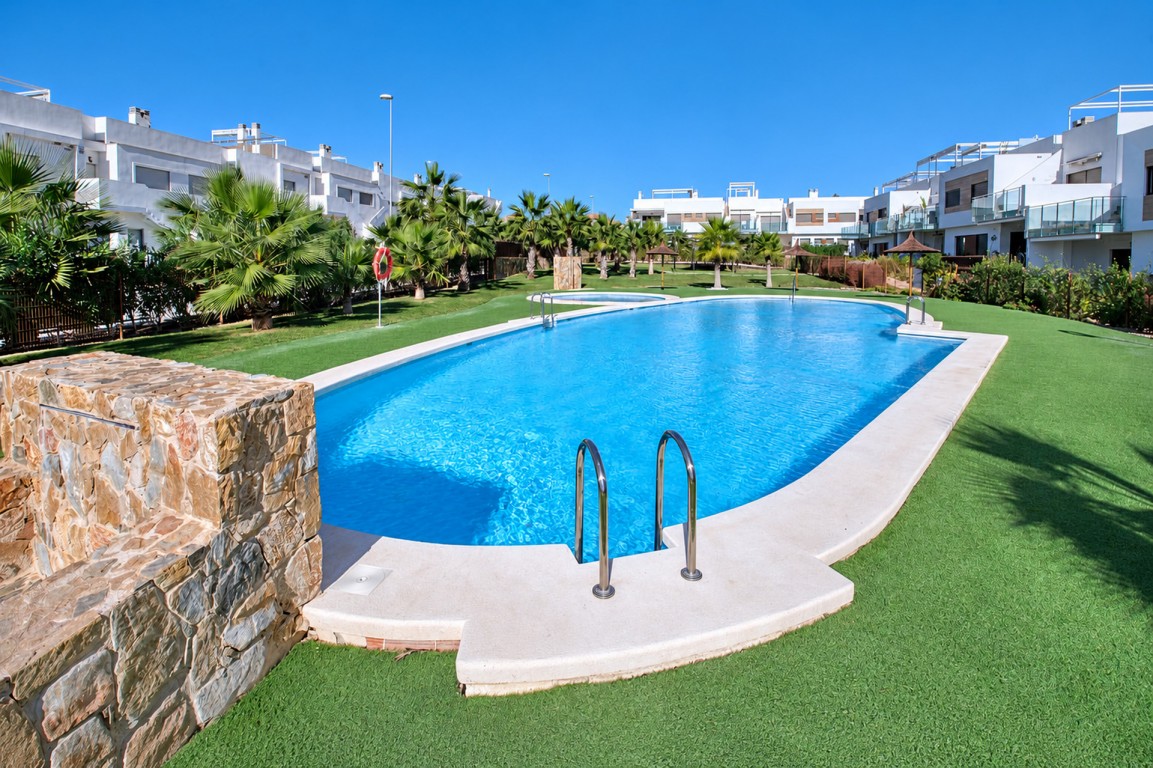 For sale - 3 Bedroom 2 Bathroom Apartment in Vistabella Golf Entre Naranjos - Inland  - Alicante