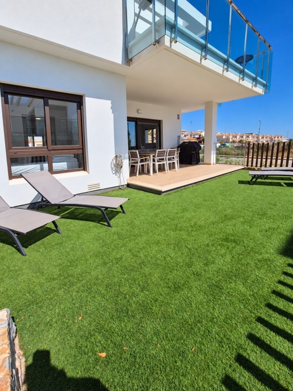 3 Bedroom 2 Bathroom Apartment in Vistabella Golf Entre Naranjos