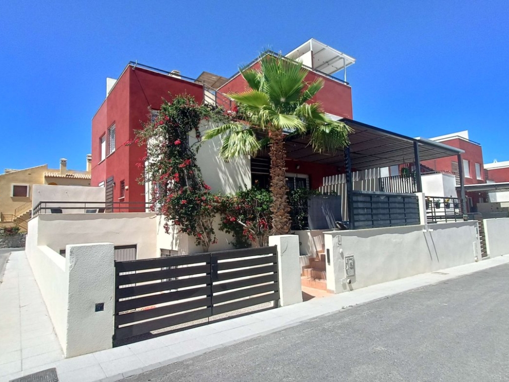 3 Bedroom 2 Bathroom Quad House in Algorfa